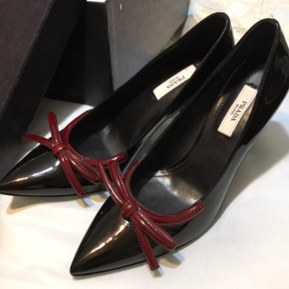 SOLD โ๏ธAuthentic PRADA Milano patent leather pump - Picture 2 of 7